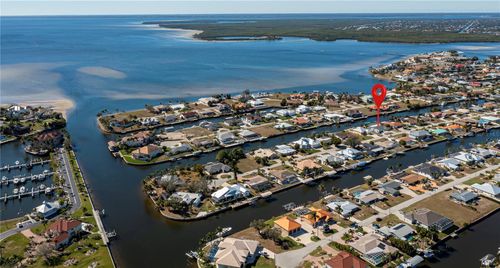 121 Sinclair St Se, PORT CHARLOTTE, FL, 33952-9140 | Card Image