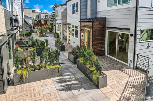 a-515 Howe St, Seattle, WA, 98109-2629 | Card Image