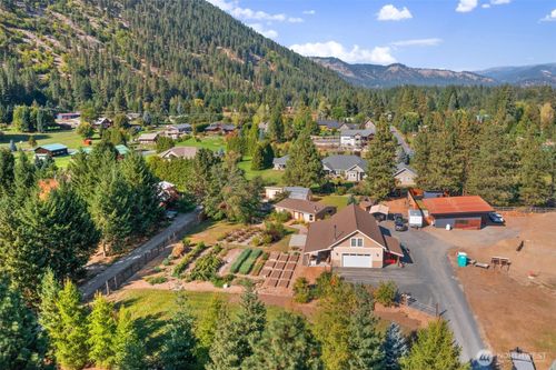 109 Snow Creek Ln, Leavenworth, WA, 98826-7802 | Card Image