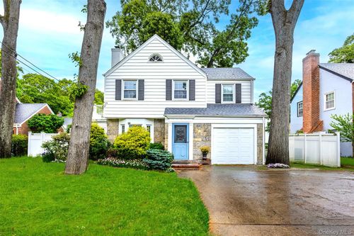 14 Chelsea Ct, Freeport, NY, 11520-1146 | Card Image