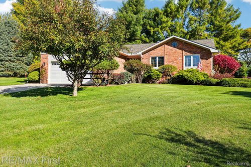 1200 Eagle Nest Dr, Oakland Twp, MI, 48306-1216 | Card Image