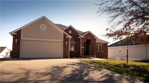 4604 Wilshire Drive S, St Joseph, MO, 64506 | Card Image