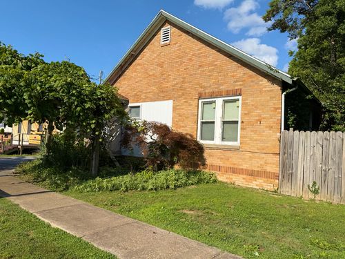 2331 S Illinois Ave, Carbondale, IL, 62903-5912 | Card Image