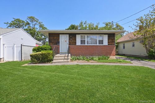 117 Woodside Ave, Freeport, NY, 11520-1236 | Card Image