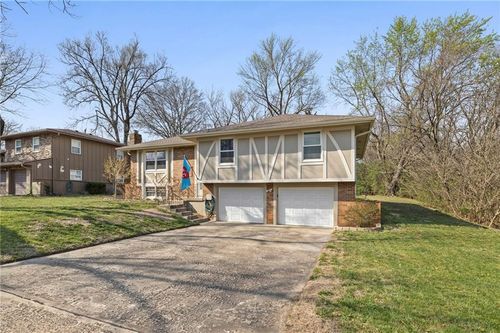 116 E 98th St, Kansas City, MO, 64114-4112 | Card Image