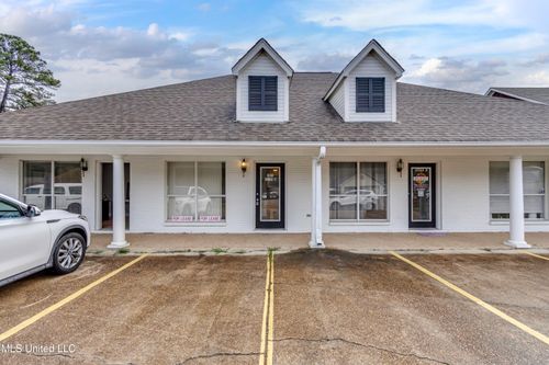 b-1041 Lake Village Cir, Brandon, MS, 39047-6743 | Card Image