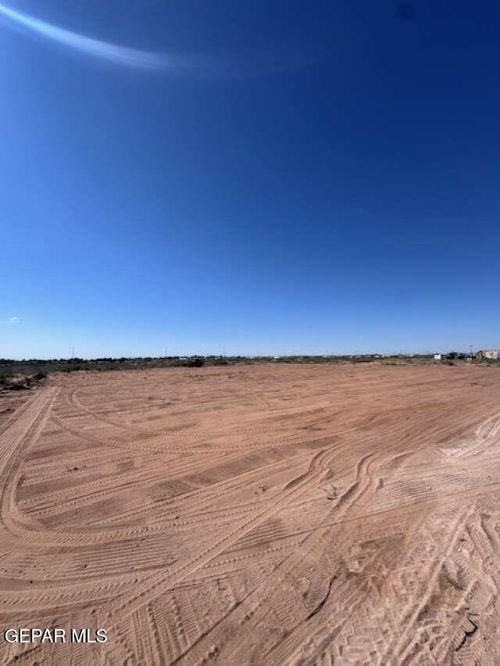 45277 Caroline, El Paso, TX, 79901 | Card Image