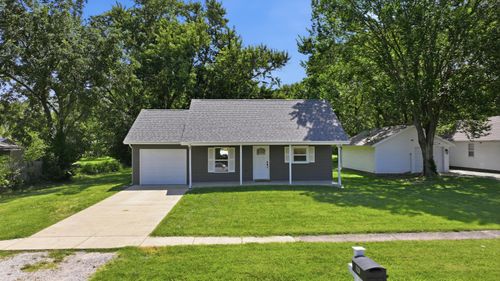 520 S Pine St, Marshfield, MO, 65706-2003 | Card Image