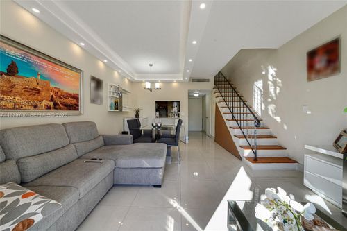 apt-429-1305 W 53rd St, Hialeah, FL, 33012-8004 | Card Image