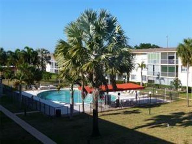 CONDO POOL | Image 5