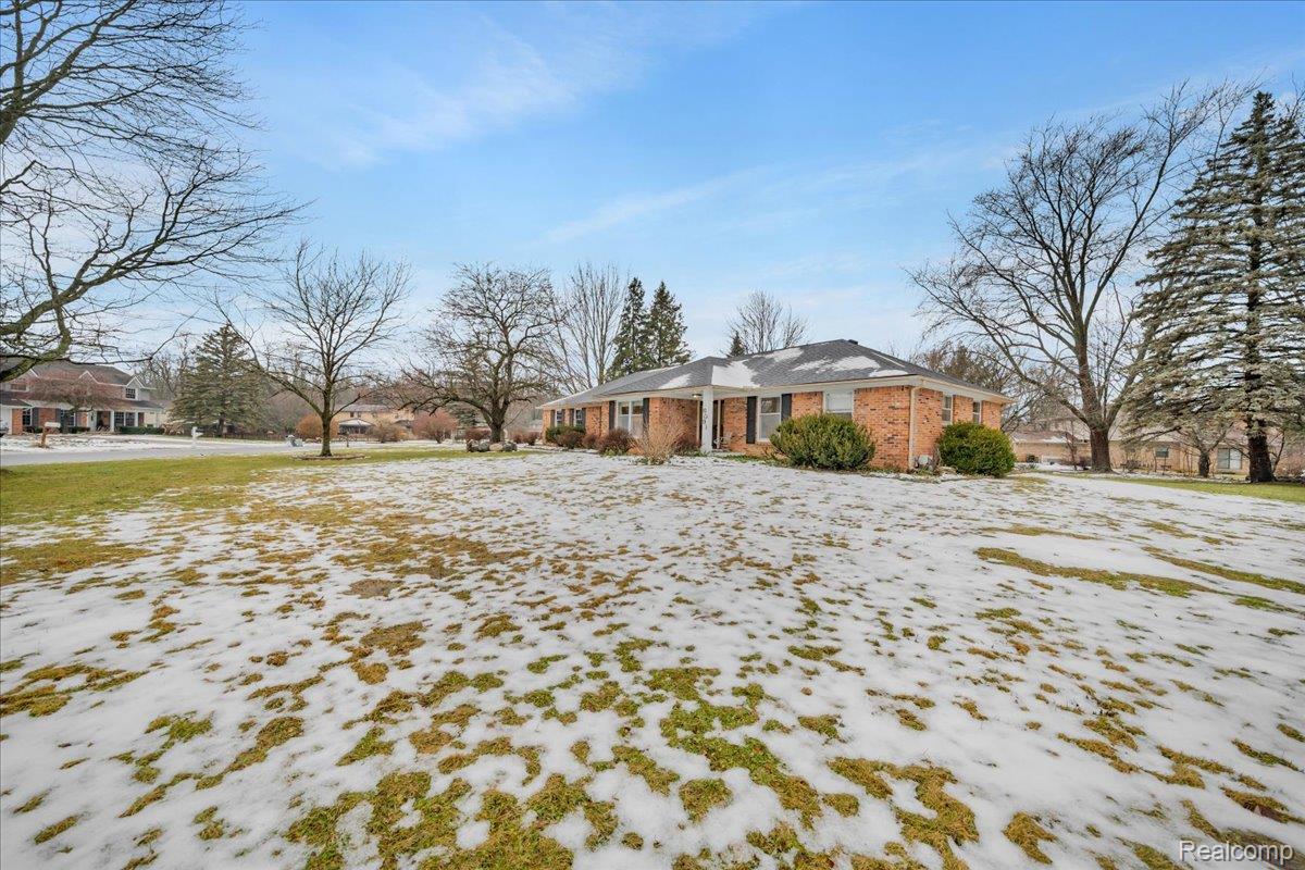 6091 Kings Shire Rd, For Sale in Grand Blanc - eXp Realty