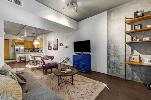 555-353 E Bonneville Ave, Las Vegas, NV, 89101-6622 | Card Image