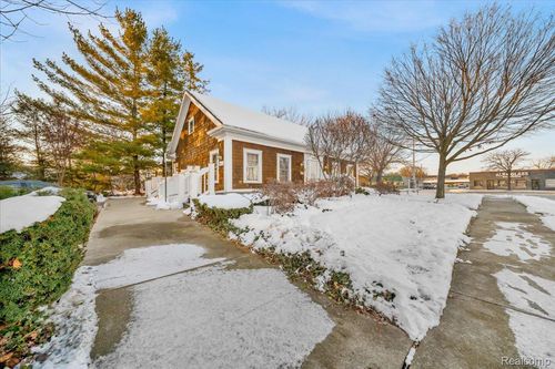 907 W 14 Mile Rd, Clawson, MI, 48017-1405 | Card Image