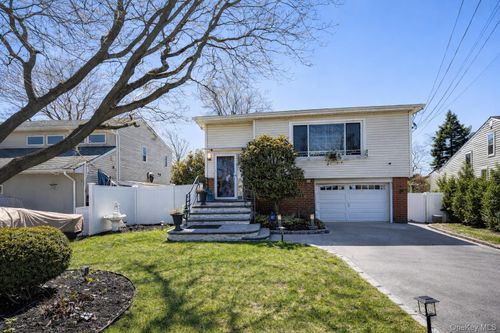 71 E Lido Promenade, Lindenhurst, NY, 11757-6706 | Card Image
