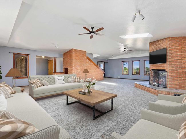 1872 E 1750 S, House other with 4 bedrooms, 3 bathrooms and 2 parking in Gooding ID | Image 21