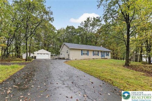 975 Lakeside Dr, Effort, PA, 18330-8052 | Card Image