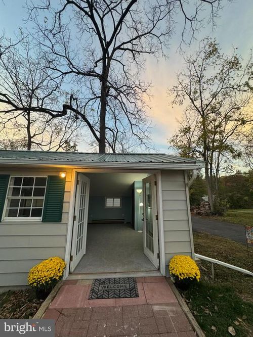 1071 Bitternut Rd, Walnutport, PA, 18088-9480 | Card Image