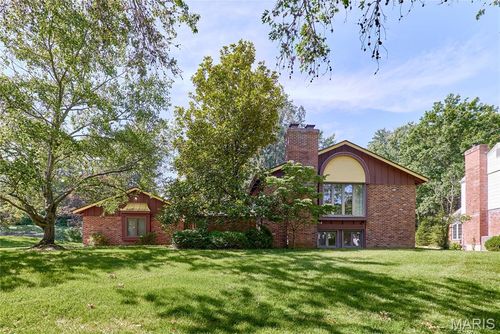 12932 Lampadaire Dr, Creve Coeur, MO, 63141-7362 | Card Image