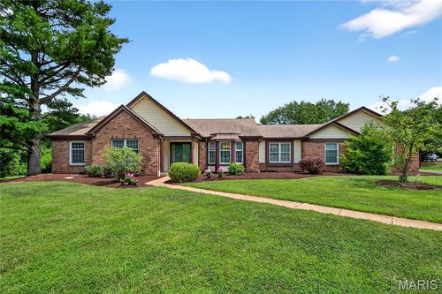 160 Highgrove Ct, Chesterfield, MO, 63005-7115 | Card Image