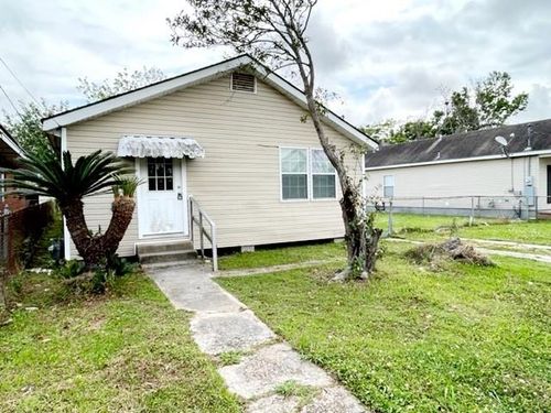 821 Avenue B, Marrero, LA, 70072-2001 | Card Image
