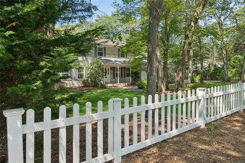 21 Windwood Ct, Westhampton, NY, 11977-1318 | Card Image