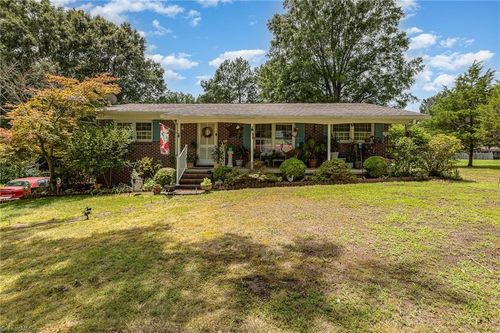 835 Grand Oaks Dr, Eden, NC, 27288-2213 | Card Image
