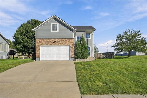 16917 Cross Creek Dr, Belton, MO, 64012-5101 | Card Image