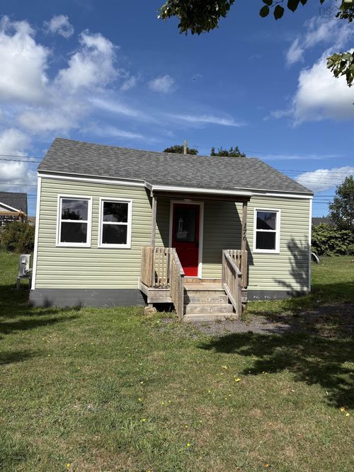 176 Chestnut St, Pictou, NS, B0K1H0 | Card Image