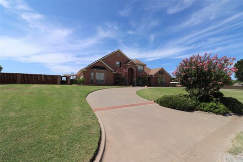 505 Country Club Dr, Henrietta, TX, 76365-3608 | Card Image