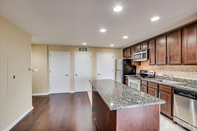 APT-2107 - 110 Somerset St, Townhouse with 2 bedrooms, 2 bathrooms and null parking in New Brunswick NJ | Image 16
