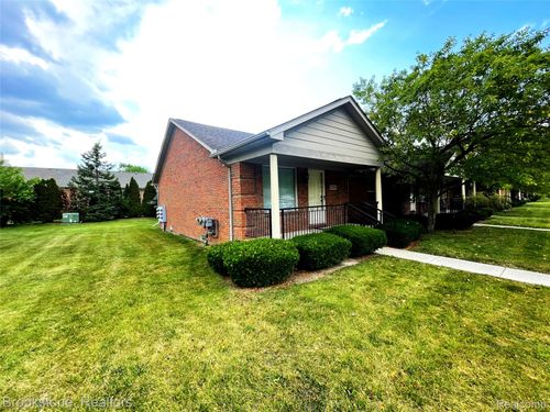 25769 Village Ln, Warren, MI, 48089-1477 | Card Image