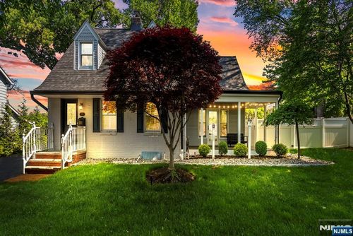 200 Hillside Ave, River Edge, NJ, 07661-1633 | Card Image