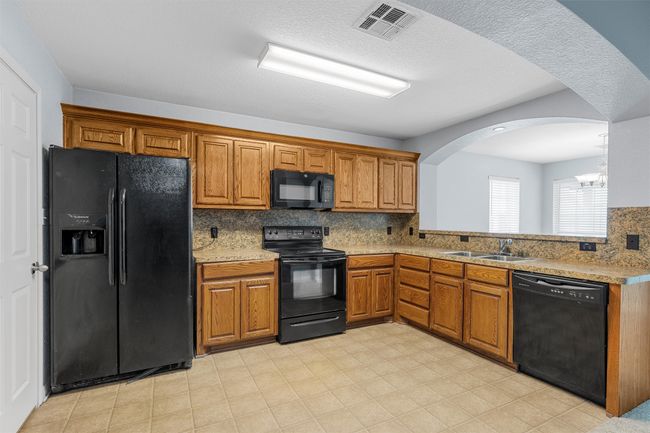 708 Sapphire Blvd, House other with 4 bedrooms, 2 bathrooms and null parking in Hewitt TX | Image 9