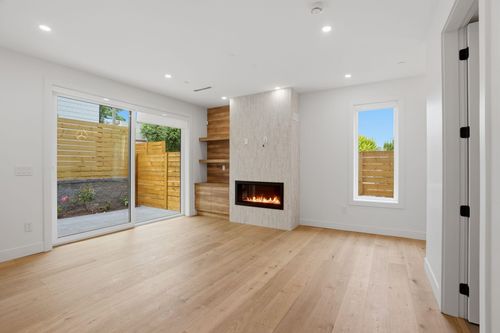 2-2438 E 20th Ave, Vancouver, BC, V5M2T6 | Card Image