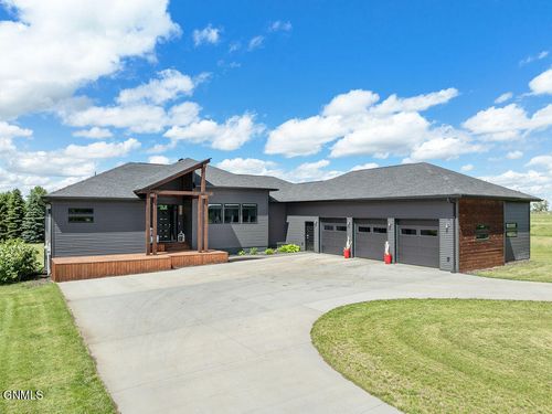1007 5th St Se, Rugby, ND, 58368-2027 | Card Image