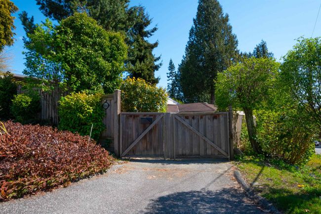 2094 Inglewood Avenue, House other with 4 bedrooms, 3 bathrooms and 3 parking in West Vancouver BC | Image 2