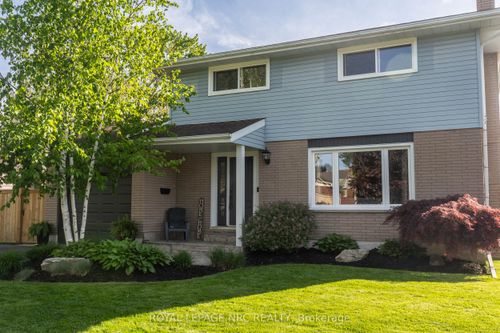 8599 Furlong Ave, Niagara Falls, ON, L2G6W9 | Card Image