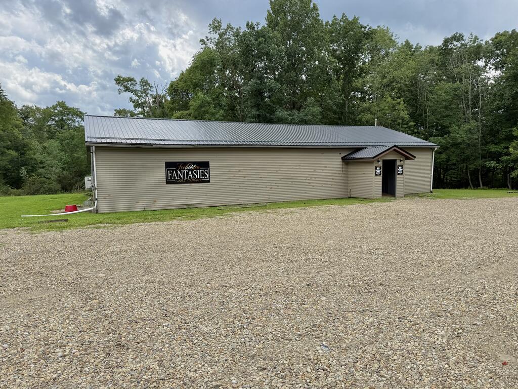 2521 Petroleum Center Rd, Titusville, PA 16354