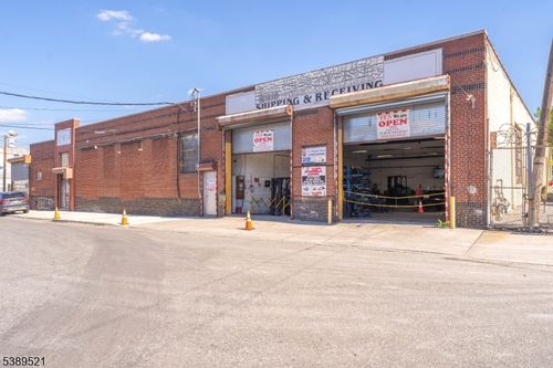 372 Adams St, Newark, NJ, 07114-2902 | Card Image