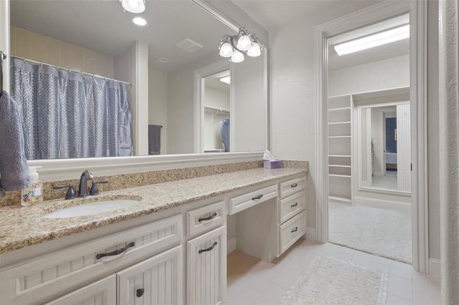 Second floor bathroom | Image 32