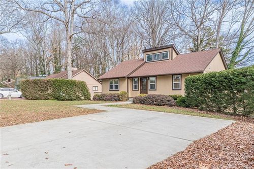 3847 Admiral Dr, Chamblee, GA, 30341-1917 | Card Image