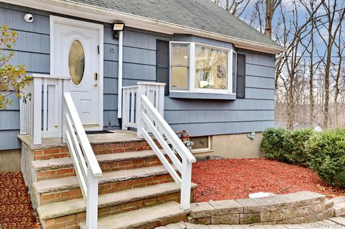 15 Woodland Pl, Airmont, NY, 10952-3410 | Card Image
