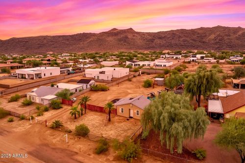 2237 E Desert Ln, Phoenix, AZ, 85042-6917 | Card Image