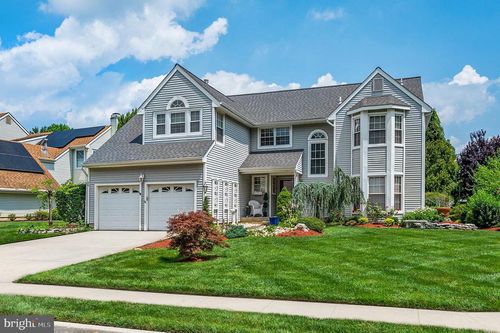 7 Edinburgh Ln, MOUNT LAUREL, NJ, 08054-1204 | Card Image