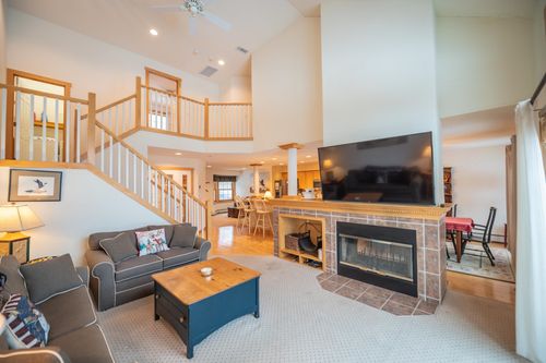 c-43C Dover Springs Ln, West Dover, VT, 05356-8815 | Card Image