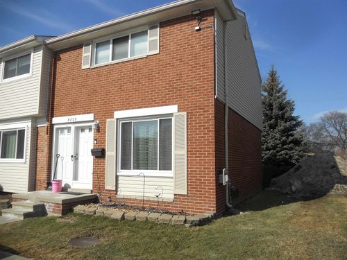 8225 Dartmouth Dr, Warren, MI, 48093-2814 | Card Image