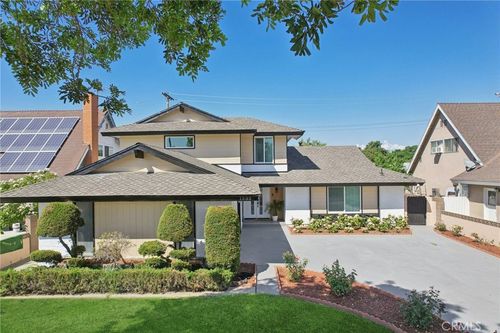 1533 W San Lorenzo Ave, Santa Ana, CA, 92704-6225 | Card Image