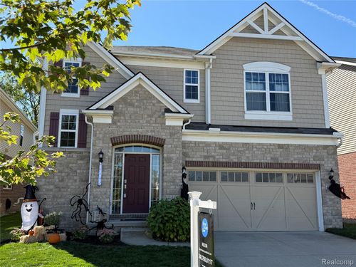 49645 Hartwick Dr, Novi, MI, 48374-4207 | Card Image