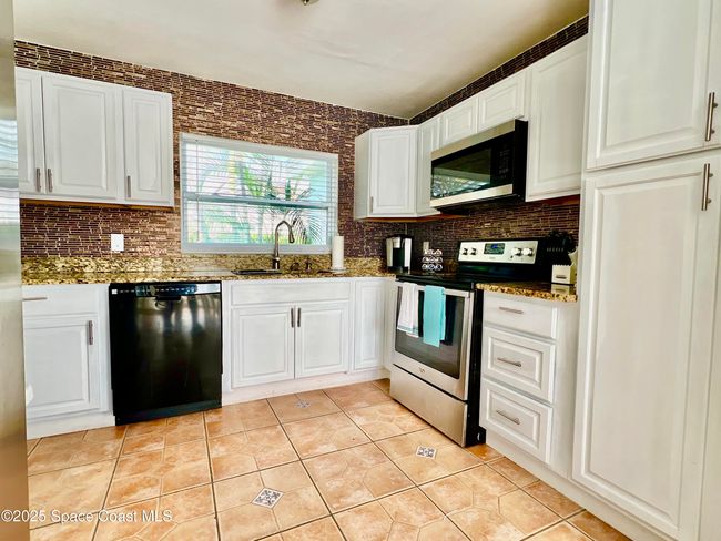 133 Ne 1 St St, House other with 3 bedrooms, 2 bathrooms and null parking in Satellite Beach FL | Image 8