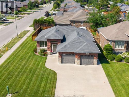 35 Marshwoods Boulevard, Kingsville, ON, N9Y0A7 | Card Image